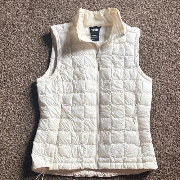 The North Face Women's Ivory Quilted Vest - Picture 1 of 8